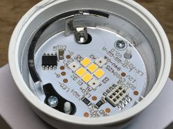 Yeelight GU10 Smart Bulb W1 350lm YLDP004-A - wnętrze, moduł WiFi