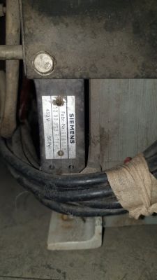 Transformator Siemens z etykietą pokazującą dane techniczne.