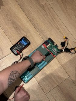 Motus Pro 10 Sport 2021 - wyłącza się, napięcie spada do 0. Bateria/BMS?