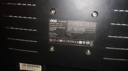 Tylny panel monitora AOC 1939SW z etykietą znamionową informującą o zasilaniu 12V 5A