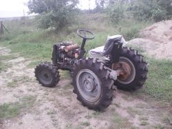 Traktorek sam 4x4 druga konstrukcja Traktorek sam 4x4 druga konstrukcja