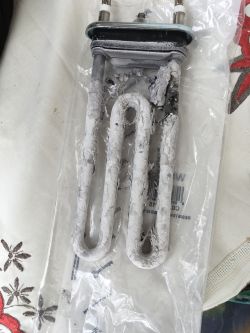 Whirlpool FreshCare+ FWG81284W - błąd F8 podczas wypuszczania i pobierania wody