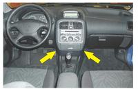 Mitsubishi Carisma 1,6 98r, gdzie znajduje się gniazdo diagnostyczne