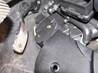 Jak usunąć tłustą wilgoć z podłogi samochodu?