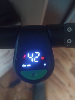 Hulajnoga elektryczna Ninebot Sagway - piszczy po włączeniu