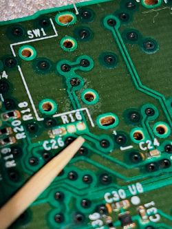 Detekcja elementu w padzie Xbox One 1708 - płytki z analogami, lewy analog R16