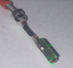 Ferrari 458 - Piny żeńskie złącza wtyczki modułu zawieszenia.