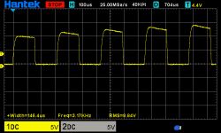 Przebieg prostokątny na oscyloskopie Hantek, częstotliwość 3,17 kHz, napięcie RMS 8,84V