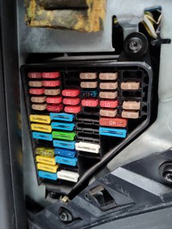 Seat Ibiza 3, 1.4, 85 KM, bezpiecznik a wspomaganie