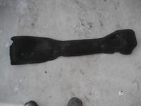 Ford Fiesta Mk7 - Jak nazywa się gąbczasty element pod maską na szerokość szyby?