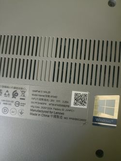 Naklejka informacyjna laptopa Lenovo IdeaPad 3 14IIL05 z numerem modelu i specyfikacjami.