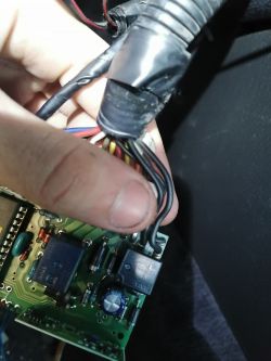 Włączanie alarmu w VW Passat B4 po otwarciu kluczykiem - jak obejść?