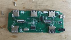 Tani 7-portowy HUB USB 2.0 - test z 7 urządzeniami, teardown, wnętrze Tani 7-portowy HUB USB 2.0 - test z 7 urządzeniami, teardown, wnętrze