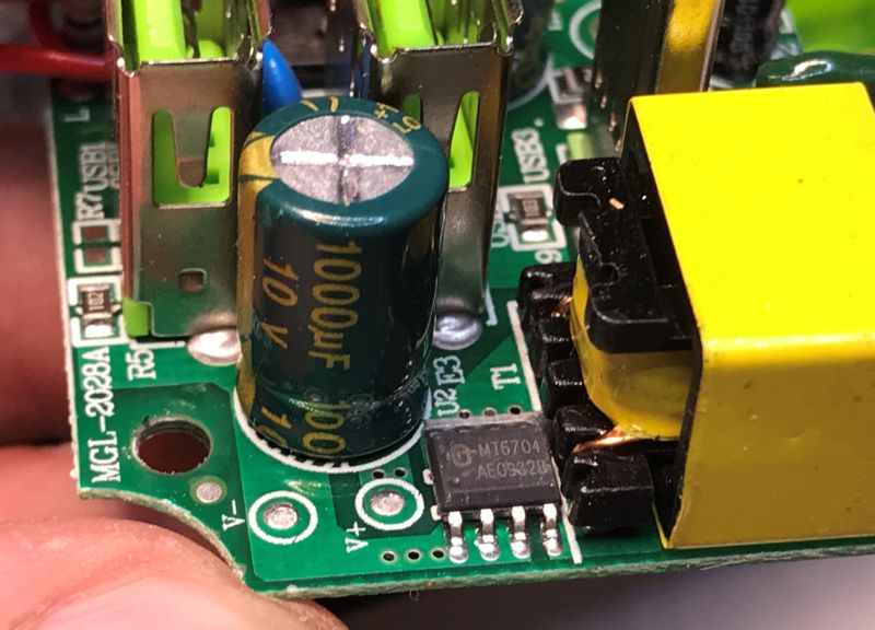 Could a socket splitter from China be dangerous? Missing PE wiring