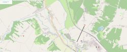 Mapa terenu z zaznaczoną trasą łączącą dwa miejsca.