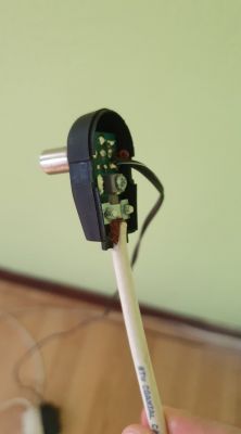 Jak estetycznie ukryć kabel koncentryczny od TV naziemnej podczas remontu?