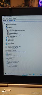 Zrzut ekranu Menedżera urządzeń z sekcją Inne urządzenia pokazującą brakujące sterowniki w systemie Windows 10.