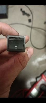Gdzie kupić w Polsce przełącznik 22x18 mm widoczny na zdjęciu?