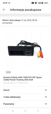 Kamera cofania z przewodami RCA i złączem zintegrowanym na tle białym