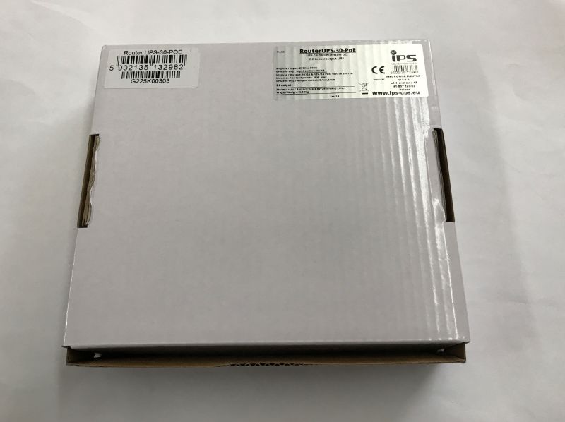 White box with “Router UPS-30-POE” label and barcode on a light background