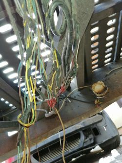 Cały czas świeca się migacze - Iveco daily laweta 2009r