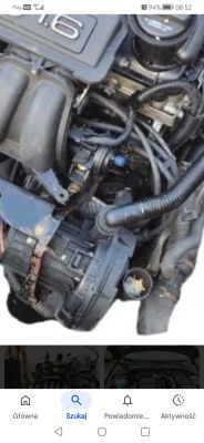 Widok kompresora klimatyzacji w komorze silnika Audi A3 1.6