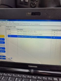Kontynuacja naprawy modułu hamulca postojowego w Toyota T27 - wymiana elementów, odczyt błędów OBD