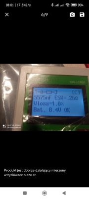 Wyświetlacz testera z wynikami pomiaru pokazującymi wartości dla cewki piezo.