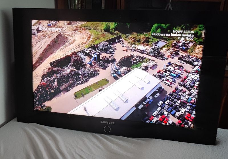 Samsung TV Displays Image After Flood Damage Samsung TV model LE32A330J1N displaying a television program.