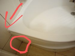 Beznadziejna budowa brodzika prysznicowego + zasłona (woda wycieka po ścianie)