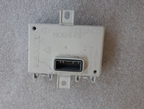 Wymiana radia fabrycznego Visteon R013-X87-X98 na Media Nav w Renault ...