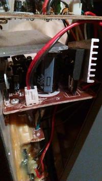 Stary suboofer podłączenie zamiast do prądu to do akumulatora.