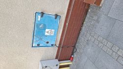 Podłączenie do skrzynki ZK na budynku wspólnoty mieszkaniowej podczas Święta Miasta