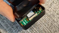 Rejestrator Navitel R250 DUAL - jak zmienić baterię?