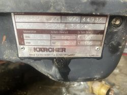 Tabliczka znamionowa urządzenia Karcher HDS 690 ER901 z parametrami technicznymi
