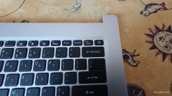Klawiatura laptopa Acer Aspire A114-33 z widocznym zintegrowanym przyciskiem zasilania.