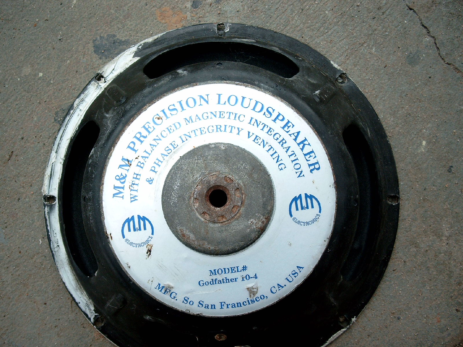 Jaka obudowa do głośników M&M Electronics Godfather 10-4