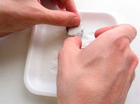 Łódka bez silnika i wioseł, a pływa.