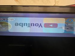 Obraz na ekranie telewizora wyświetla się do góry nogami z pionowymi paskami