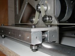 Układ automatycznego kasowania luzu na śrubie napędowej - Frezarka CNC