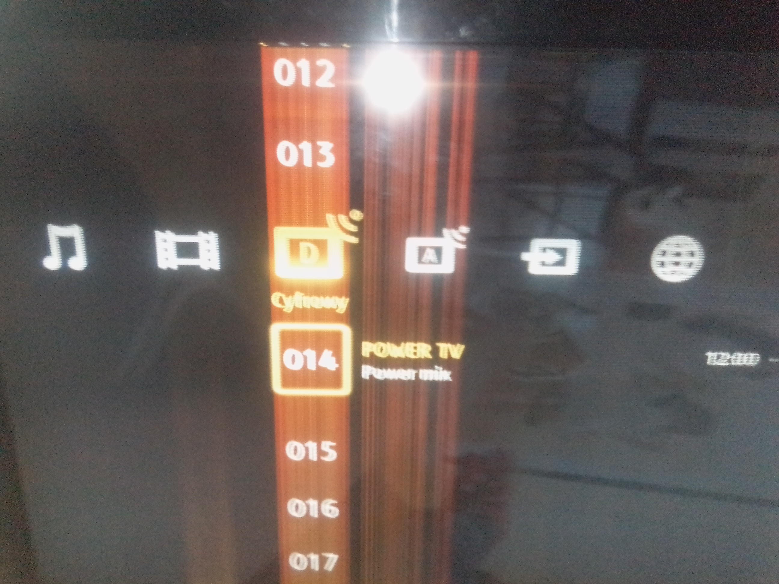 [Rozwiązano] Sony Bravia KDL 46 W5500 Pionowe paski na ekranie i