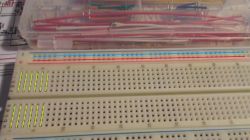 Płytka stykowa dla początkującego elektronika? Czy może ułatwić budowanie pierwszych prototypów?