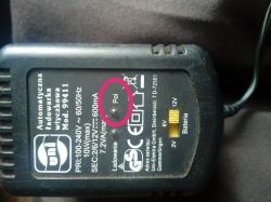 Automatyczna ladowarka wtyczko - swieci czerwona dioda