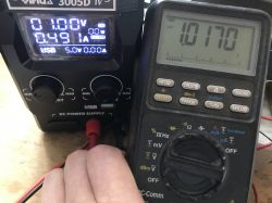 "Nowoczesny" (?) zasilacz laboratoryjny YIHUA 3005D-IV z USB, Quick Charge, enkodery