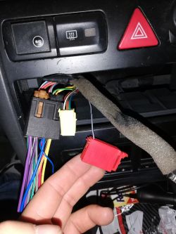 Audi A3 8L: Montaż radia nieoryginalnego - problem z kostką czerwoną i żółtą