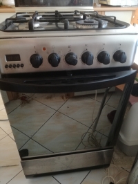 Indesit electric oven, unknown model - clock and oven not working