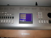Yamaha dgx-620 - Wyświetlacz pokazuje pół obrazu lub wcale