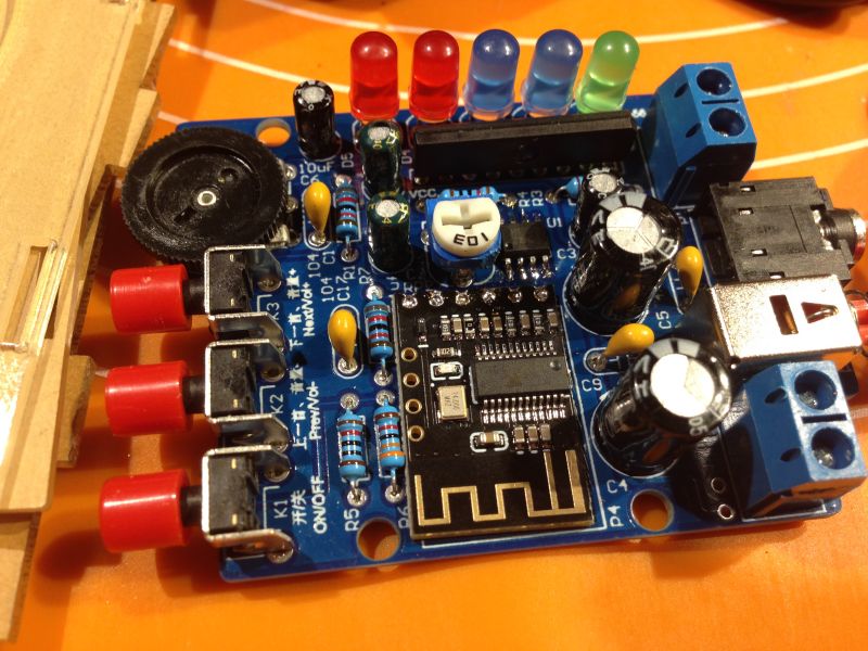 Mała kolumna DIY z Bluetooth. Recenzja zestawu do samodzielnego montażu.