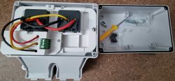 How Does the Single Relay Operate in the Tuya AU Avoir IP66 Dual Smart Socket?