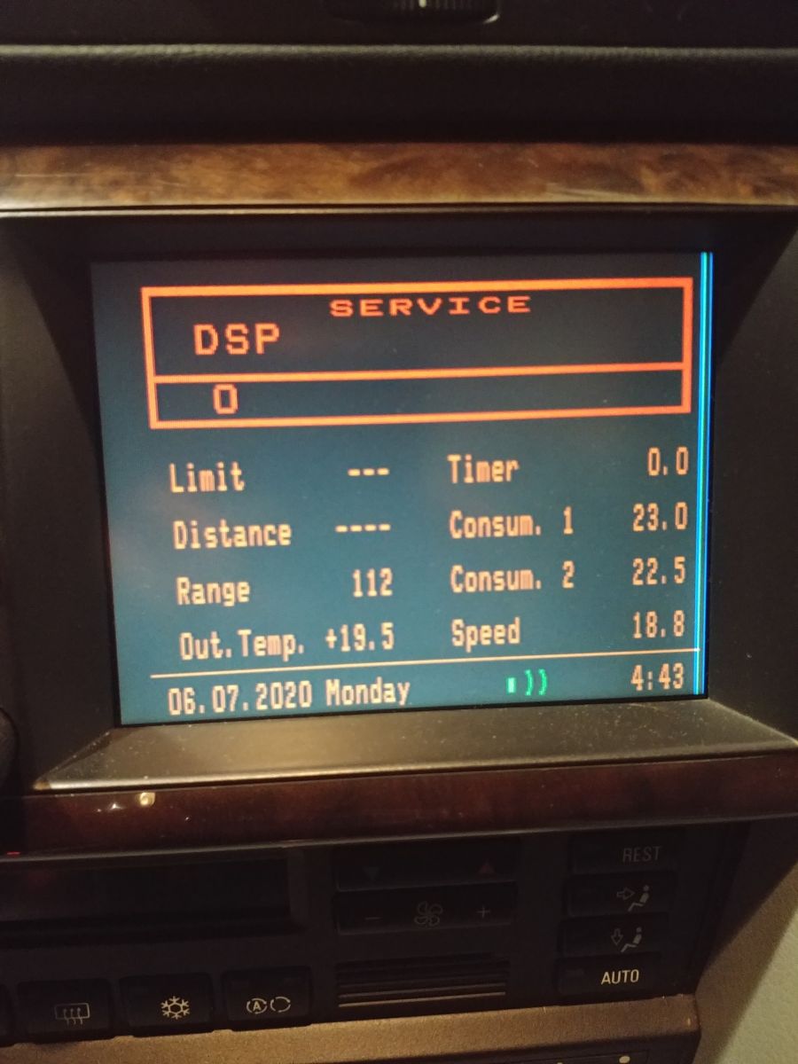BMW 740i E38 1995r. Nie działa wyświetlacz radia